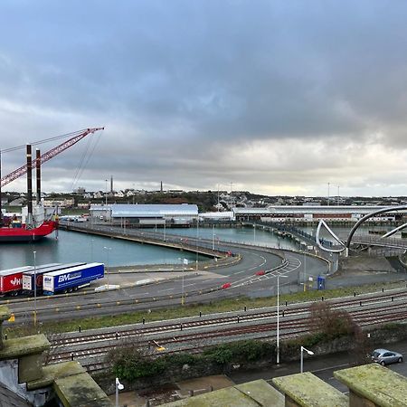 Lower Harbour Watch Холихед Экстерьер фото